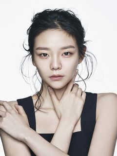 Esom (이솜)